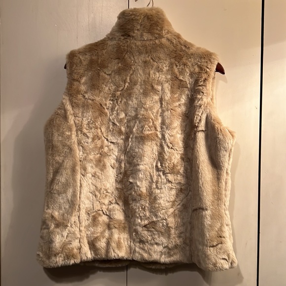 Cold water Creek Faux Fir Vest - Picture 4 of 6